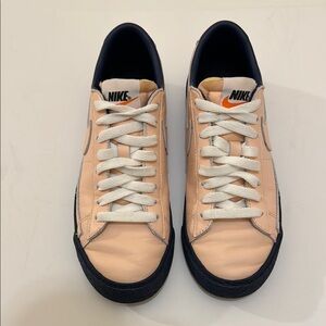 Nike Women low cut Sneakers